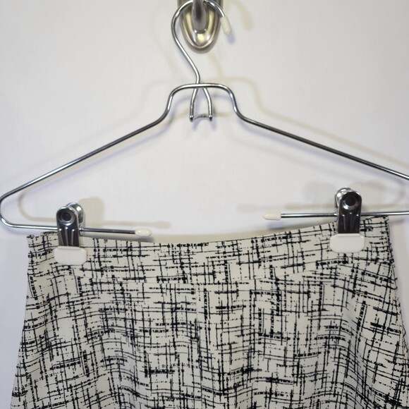A|X Armani Exchange cream black abstract lined flared skirt size 2 NWOT - Picture 8 of 12